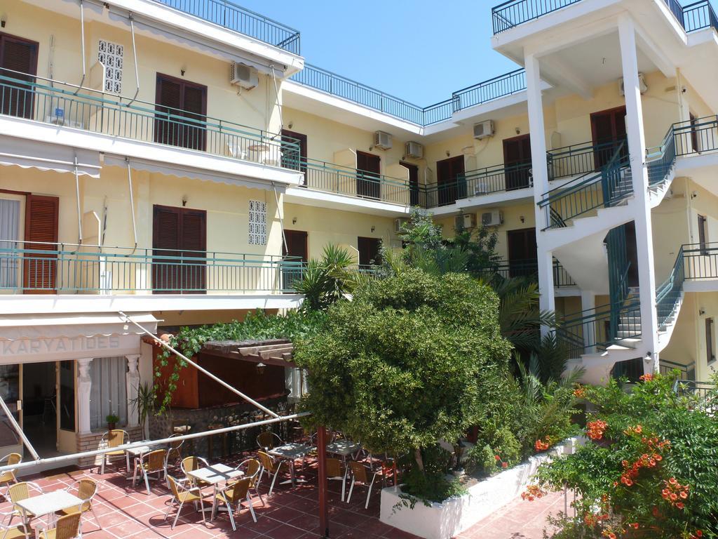Hotel Karyatides Agia Marina  エクステリア 写真