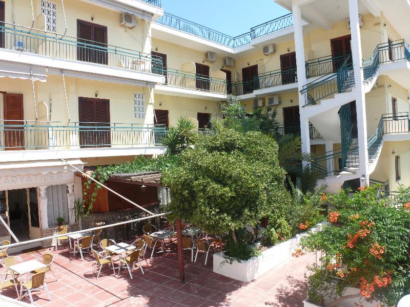 Hotel Karyatides Agia Marina  エクステリア 写真