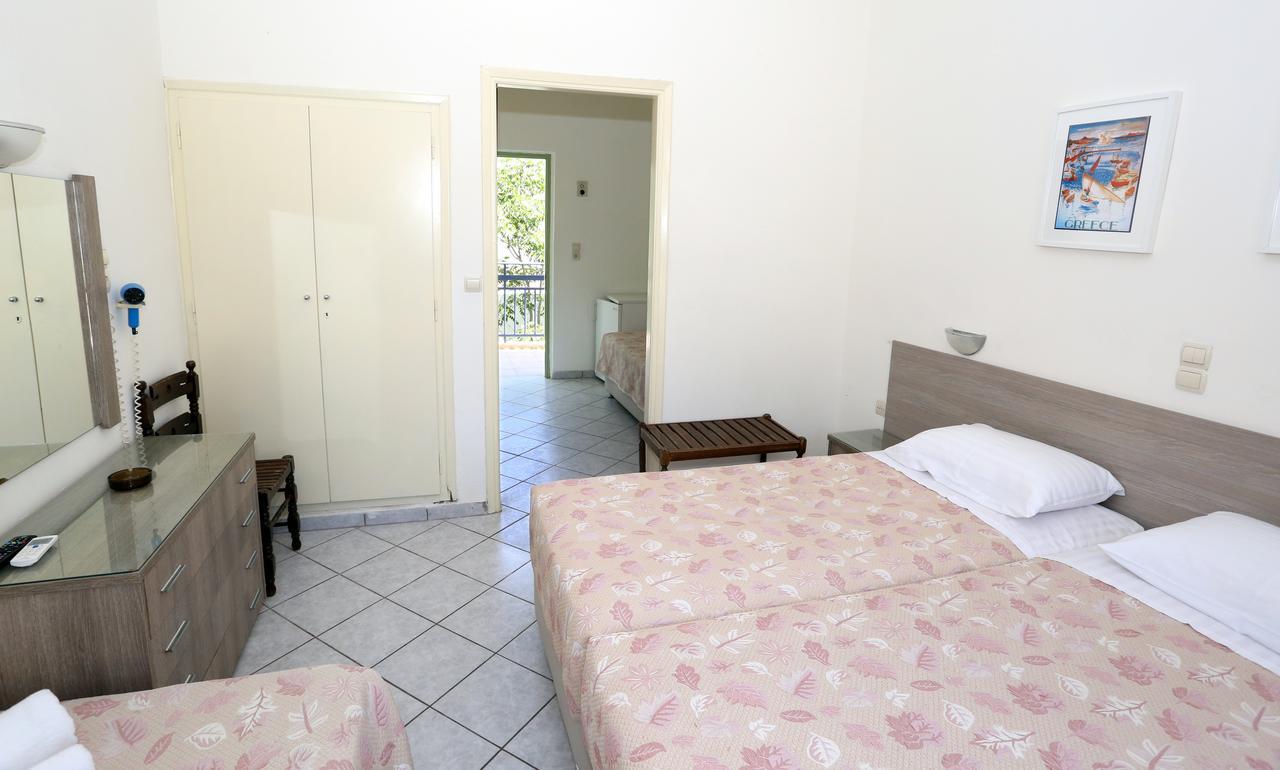 Hotel Karyatides Agia Marina  エクステリア 写真