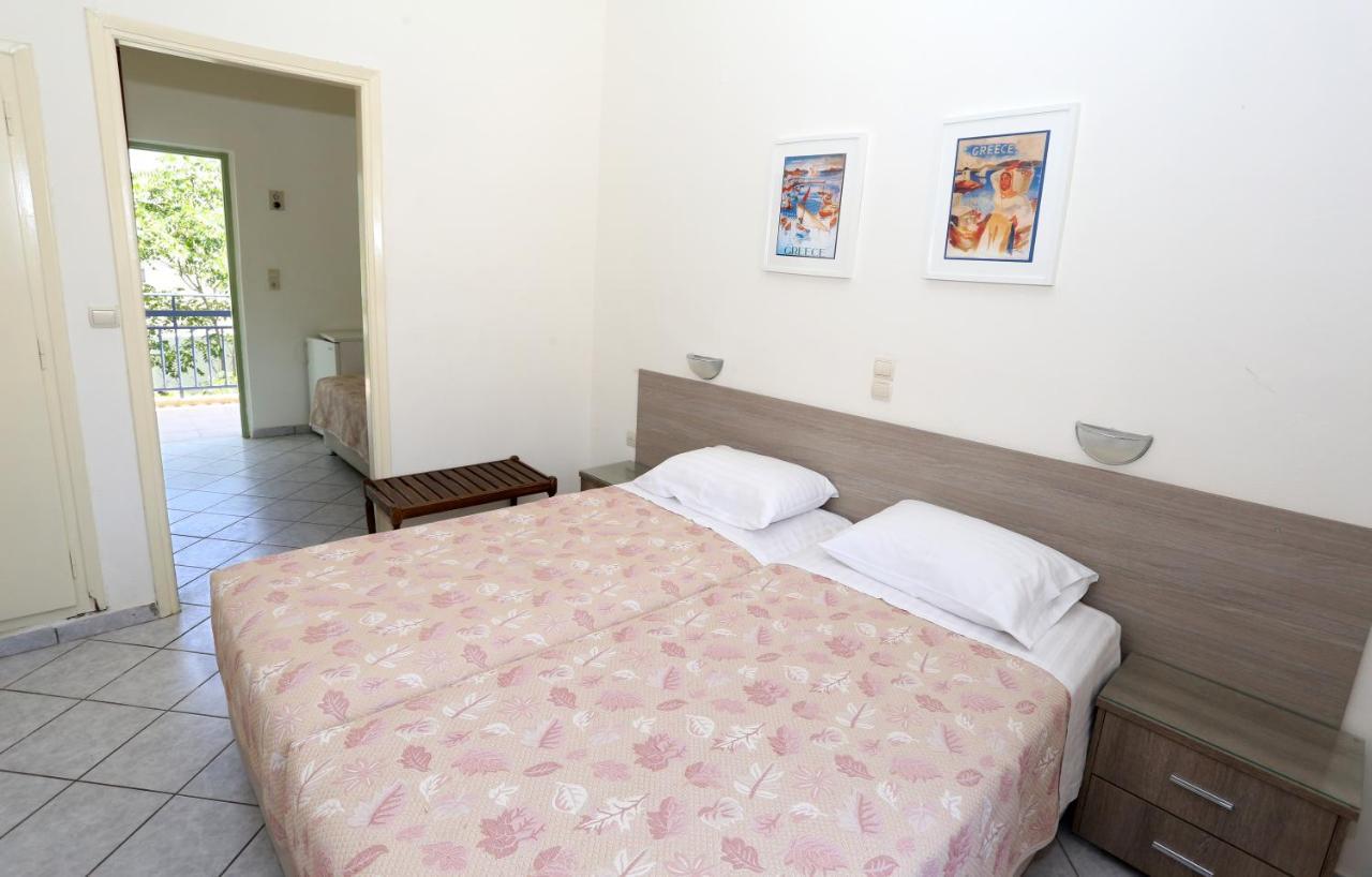 Hotel Karyatides Agia Marina  エクステリア 写真