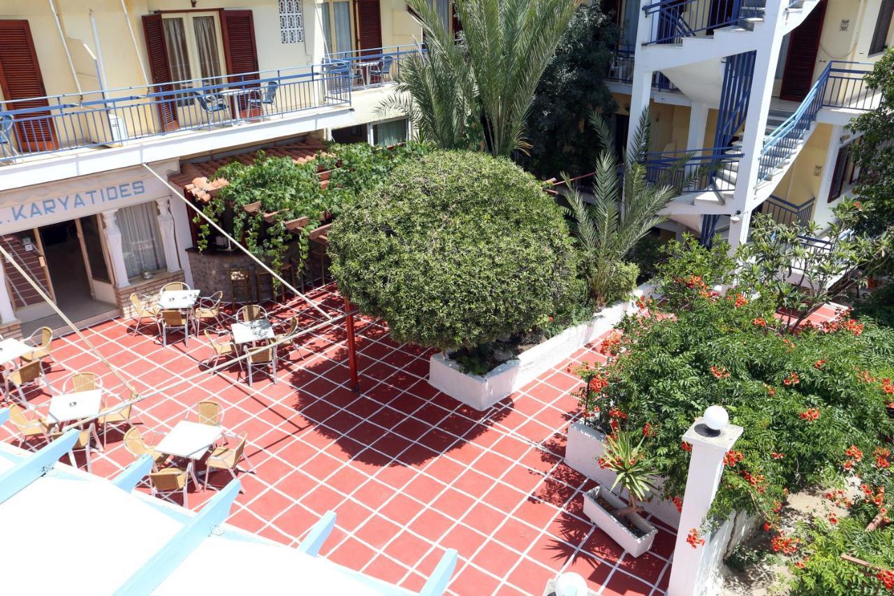 Hotel Karyatides Agia Marina  エクステリア 写真