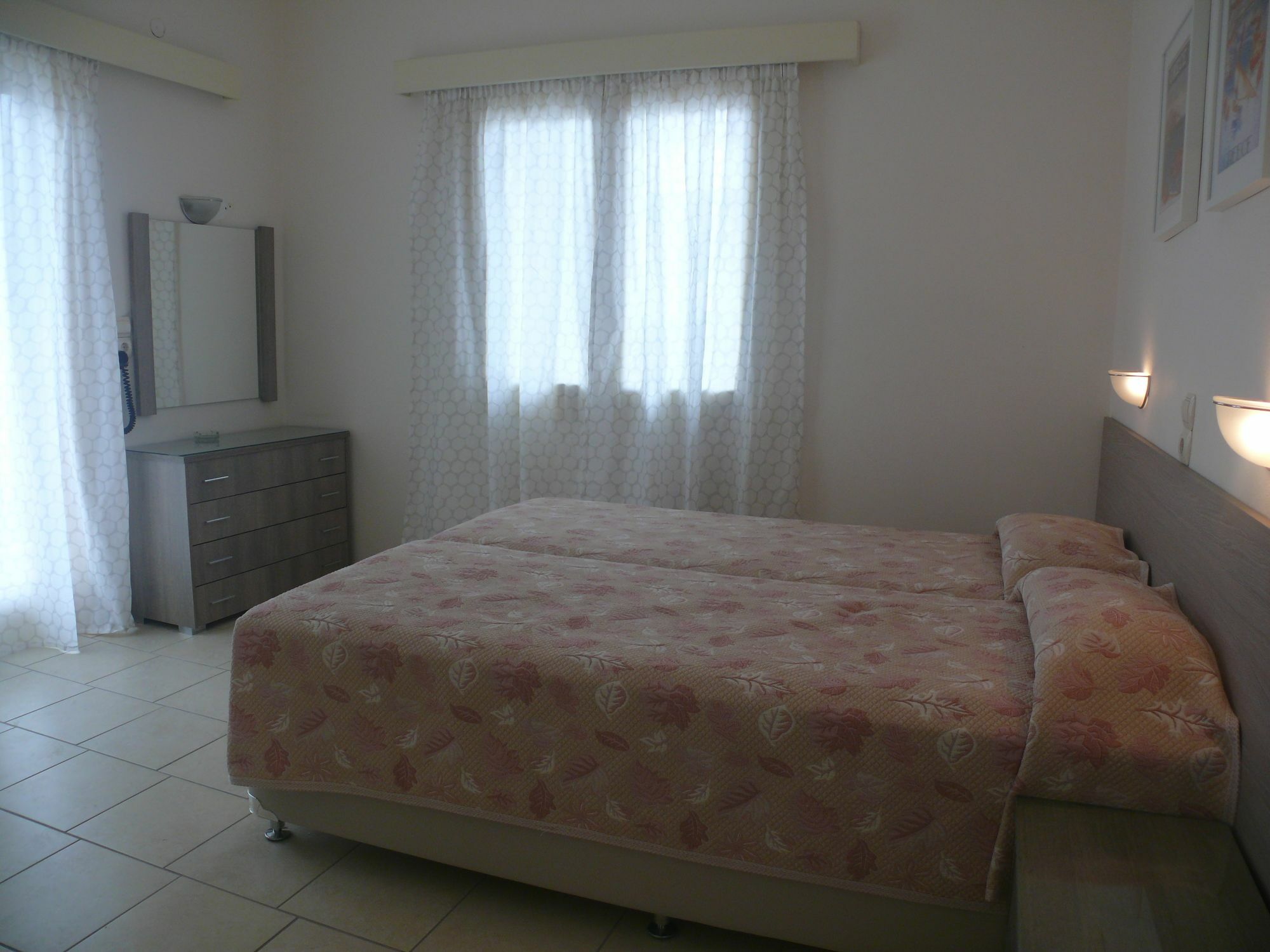 Hotel Karyatides Agia Marina  エクステリア 写真