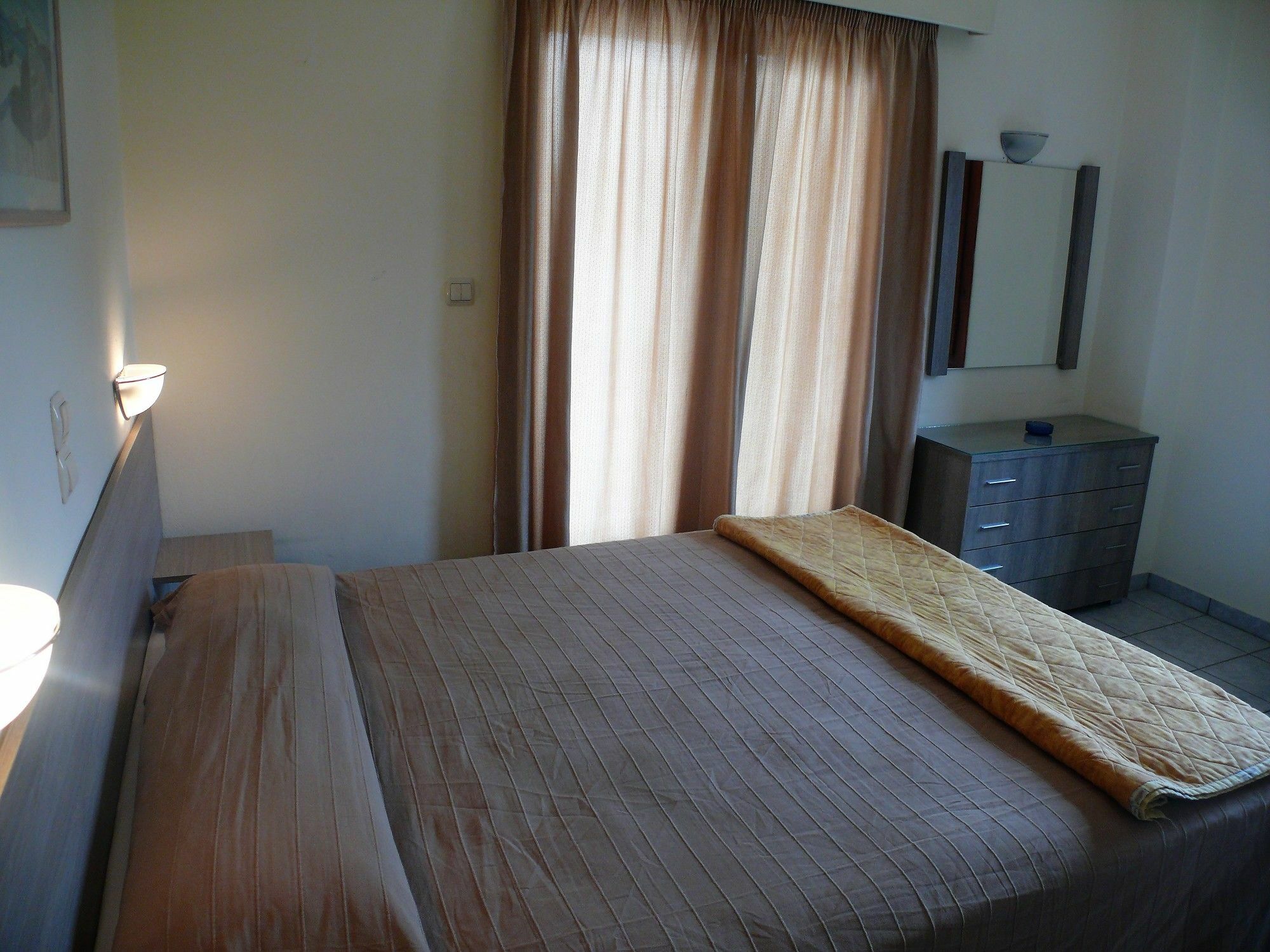 Hotel Karyatides Agia Marina  エクステリア 写真