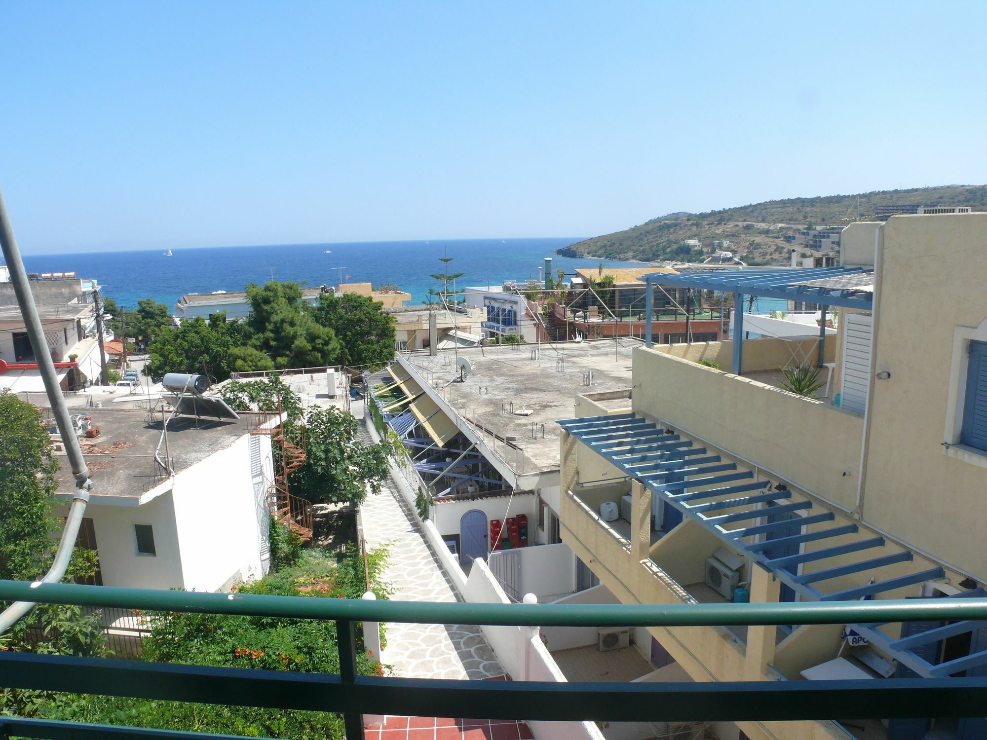Hotel Karyatides Agia Marina  エクステリア 写真