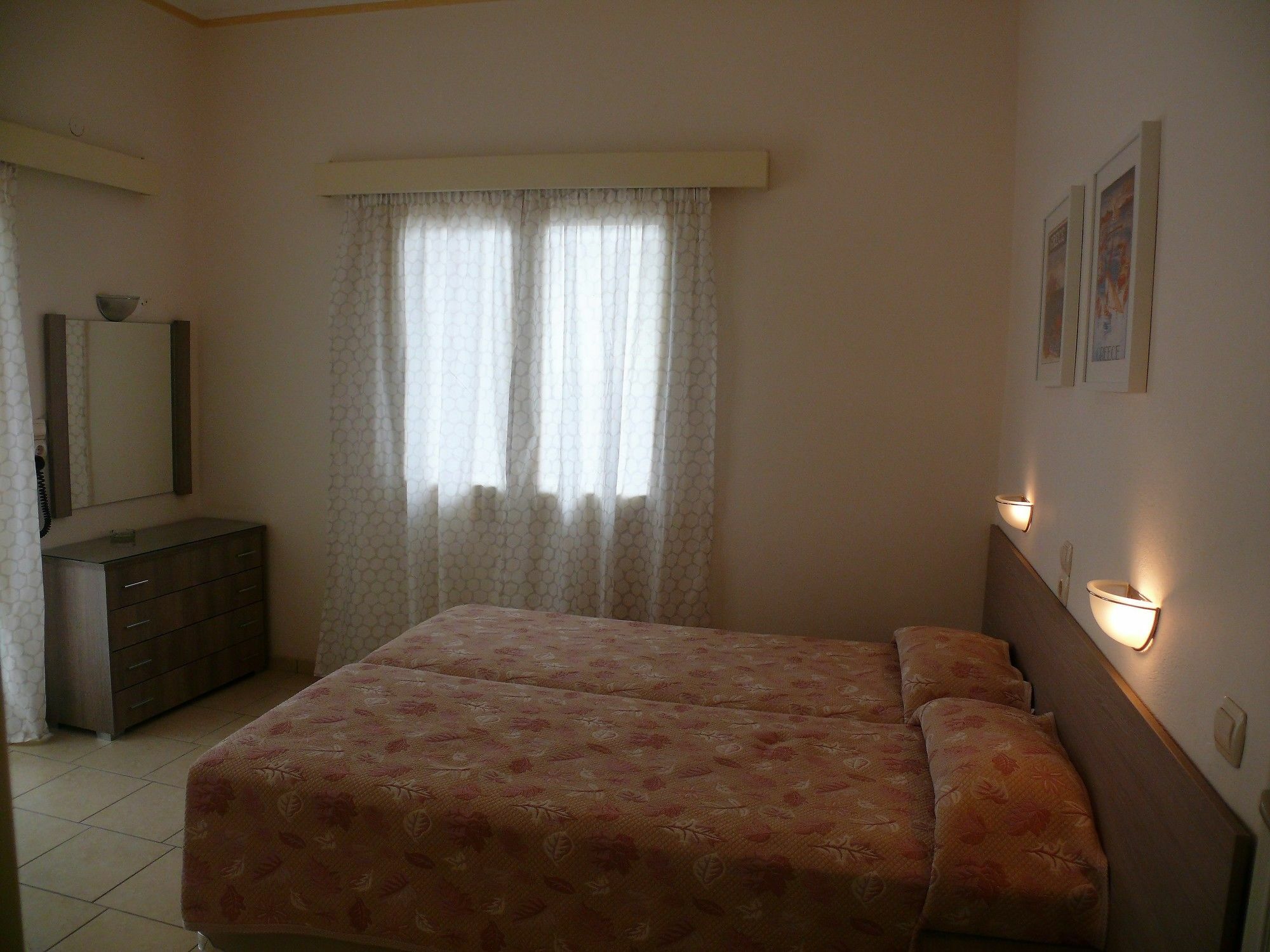 Hotel Karyatides Agia Marina  エクステリア 写真