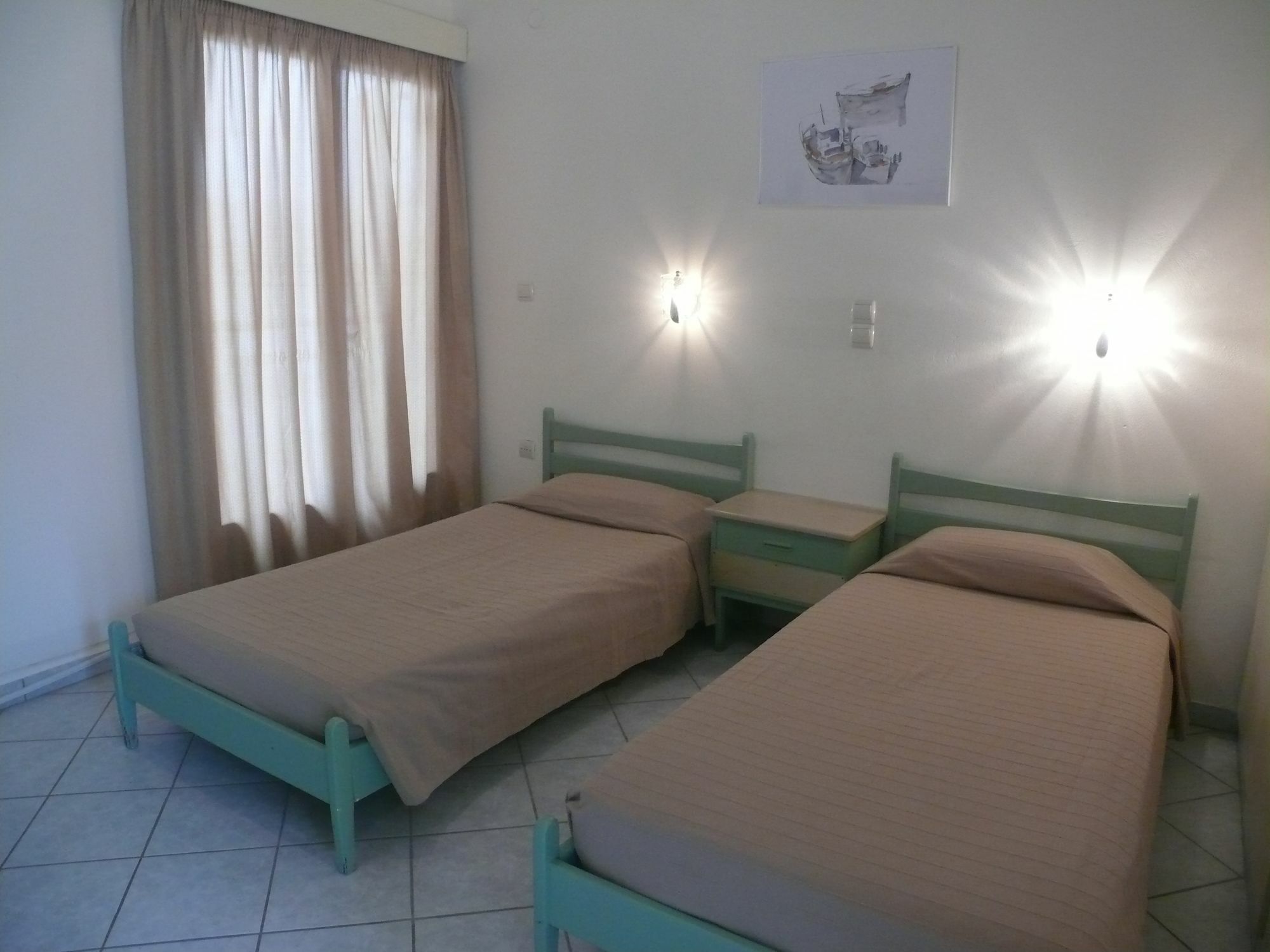Hotel Karyatides Agia Marina  エクステリア 写真