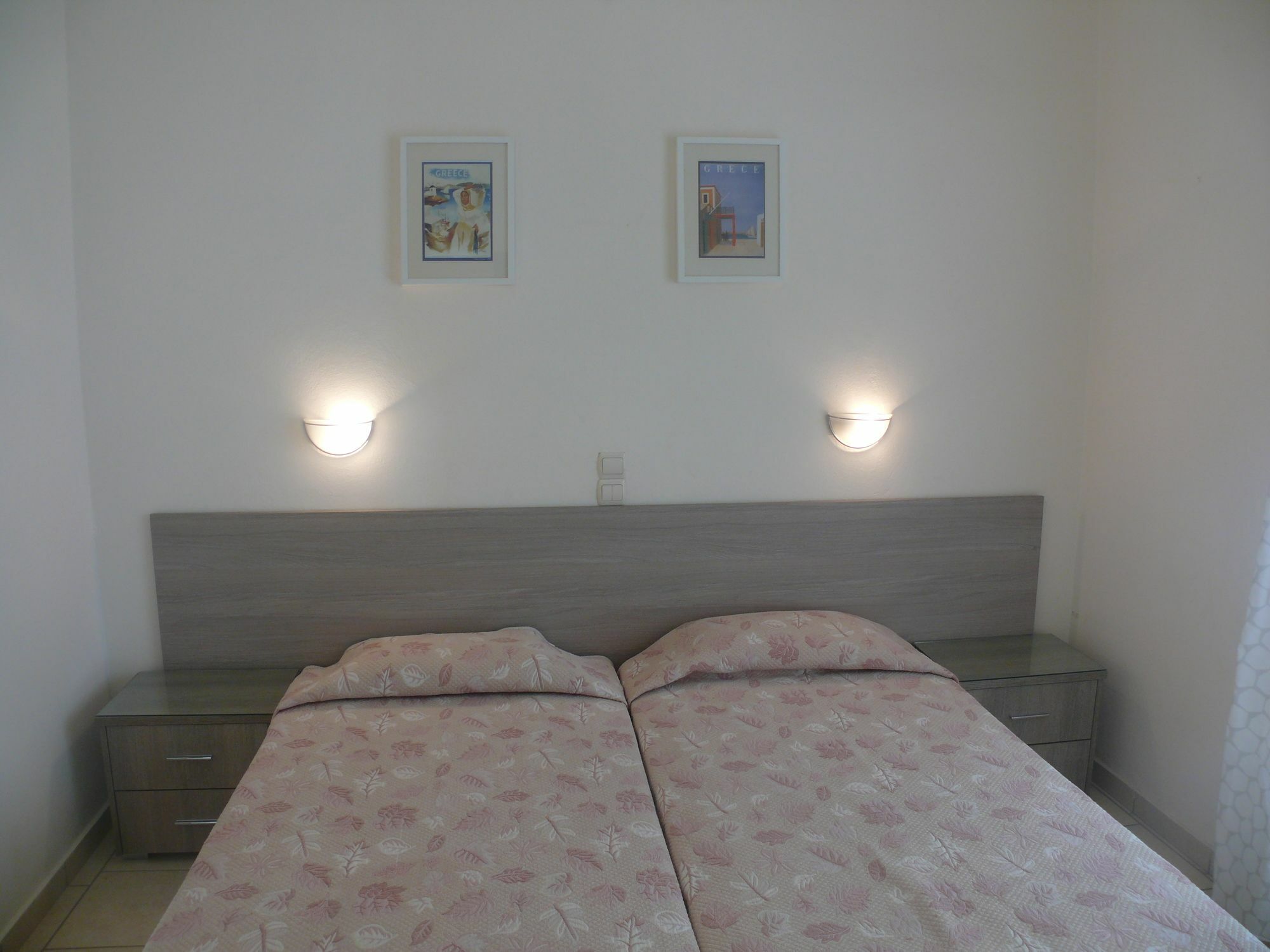 Hotel Karyatides Agia Marina  エクステリア 写真